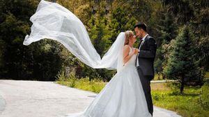 5 Inspirasi Gaun Pengantin Pernikahan Supaya Hari Bahagia Semakin Spesial dan Berkesan