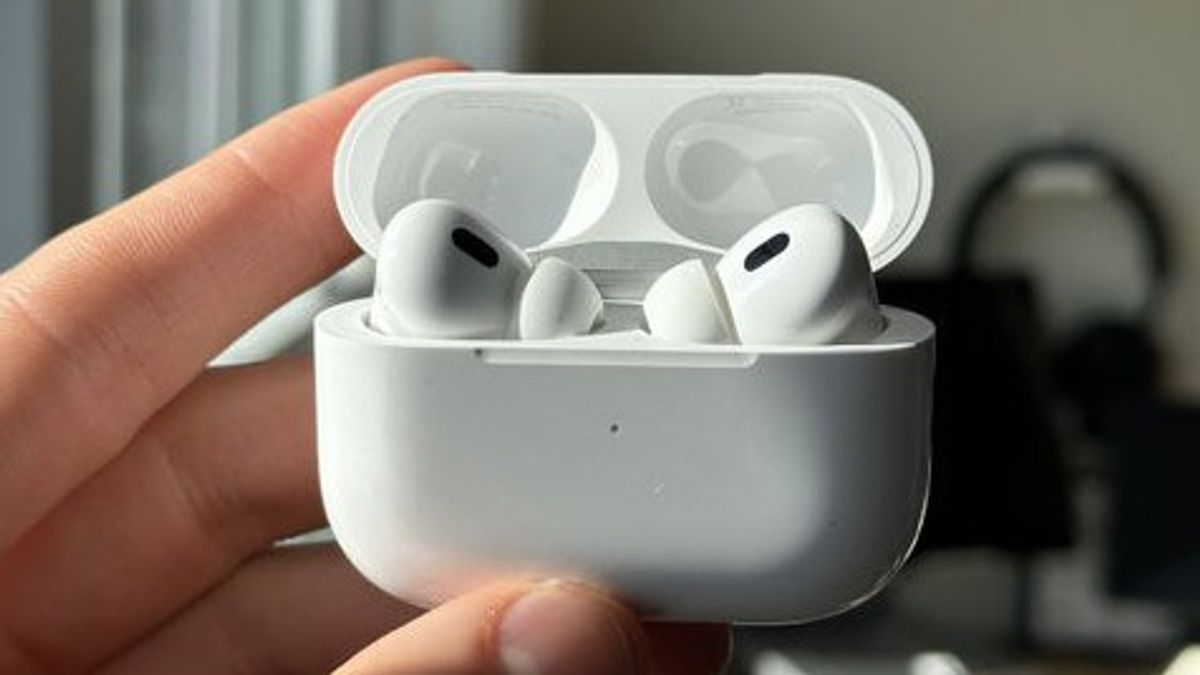 Apple Releases New Beta Firmware For AirPods Pro 2 Ahead Of IOS 18 Launch