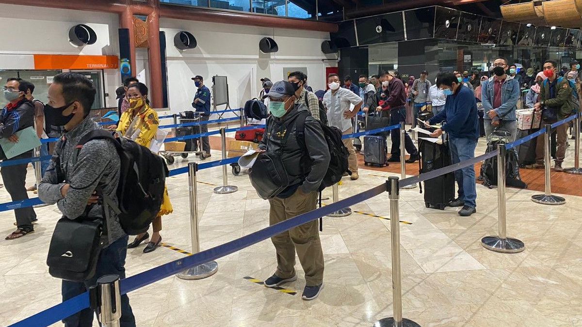 Premier Jour De Vacances, 61 000 Personnes Affluent Vers L’aéroport De Soekarno-Hatta : Un Record Pendant La Pandémie
