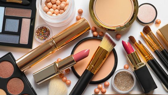 Pembeli Makeup Indonesia Lebih Mengandalkan Ulasan Pengguna Dibanding Konten Influencer