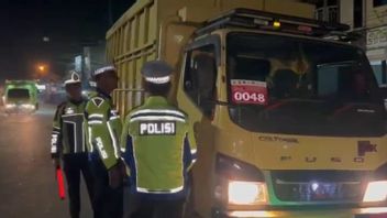 Ditlantas Jambi Police Ordered Coal Transportation With Nopol Outside Jambi