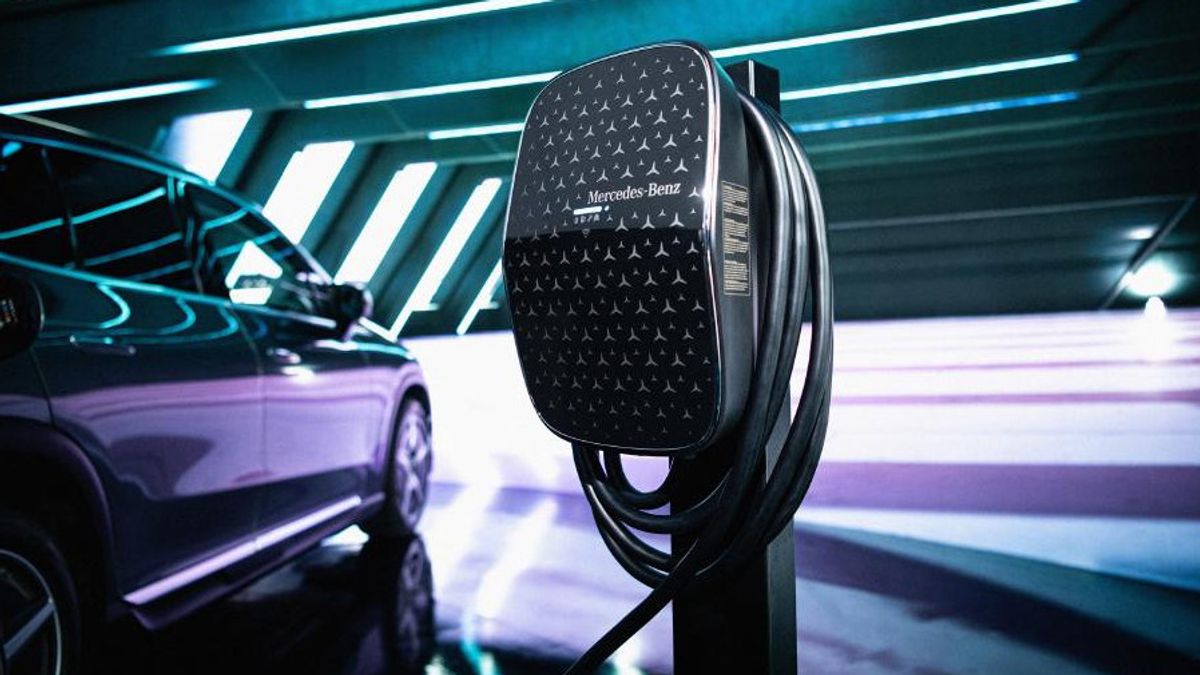 جاكرتا - أعلنت مرسيدس-بنز عن أحدث أجهزة الشحن في المنزل للسيارات الكهربائية و PHEV