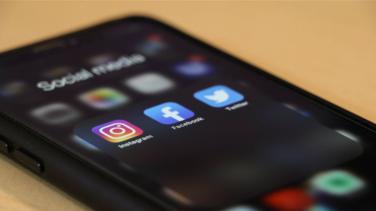 虚拟警察谴责数十个上传挑衅的社交媒体帐户