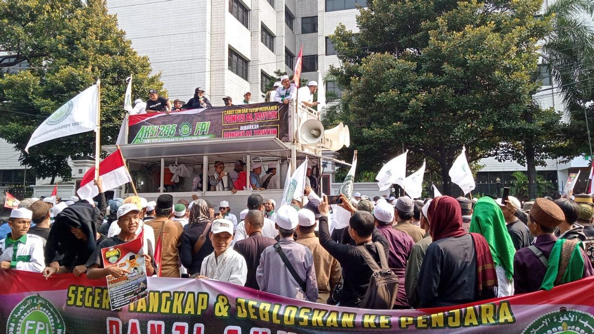 FPI Demo Orator Shouts Latang, Asks Government To Close Al Zaytun Islamic Boarding School And Arrest Panji Gumilang