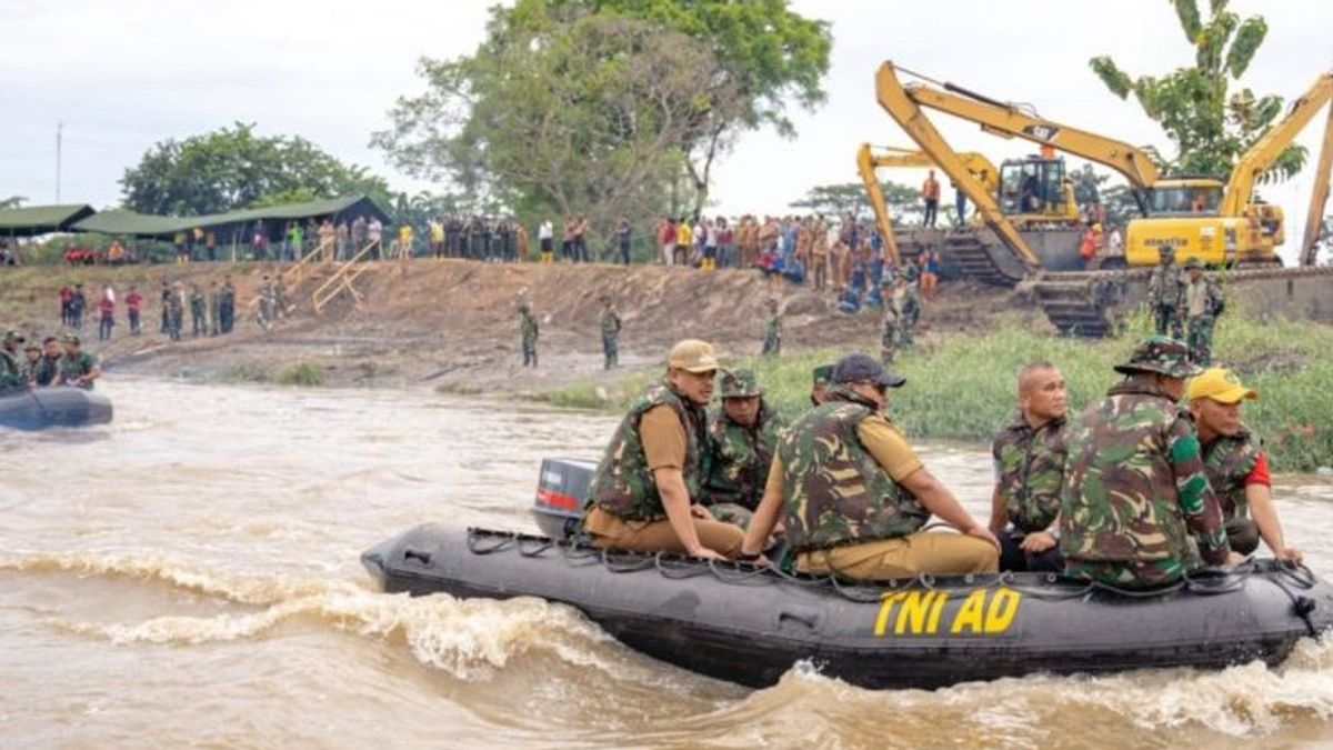 Cleaning The Deli Medan River Involves 1,000 TNI AD Personnel