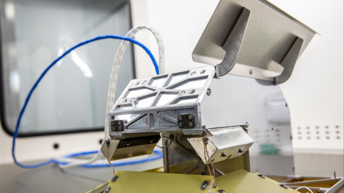 NASA To Test Dust Evading Instruments On The Moon's Surface