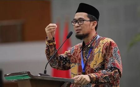 Ustaz Adi Hidayat Bantah Gantikan Gus Miftah sebagai Utusan Khusus Presiden Prabowo