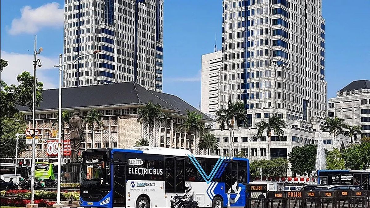 Objectif d'exploitation avant la fête de l'Indonesian New Year, voici l'image de la route Transjabodetabek Blok M-Bandara