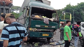 Des camions perturbés percutent 10 usagers de la route à Tangerang