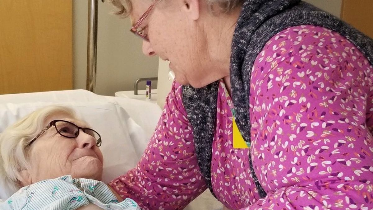 جدة عمرها 90 عاما تكافح من أجل التعافي من COVID-19