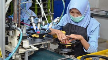 Perempuan dalam Balutan Industri, Sebuah Potensi Penggerak Ekonomi Indonesia