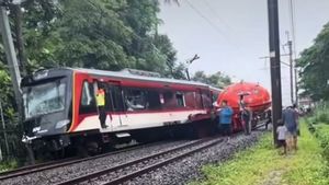 Kereta Bandara Tabrak Truk yang Tersangkut di Perlintasan Sebidang