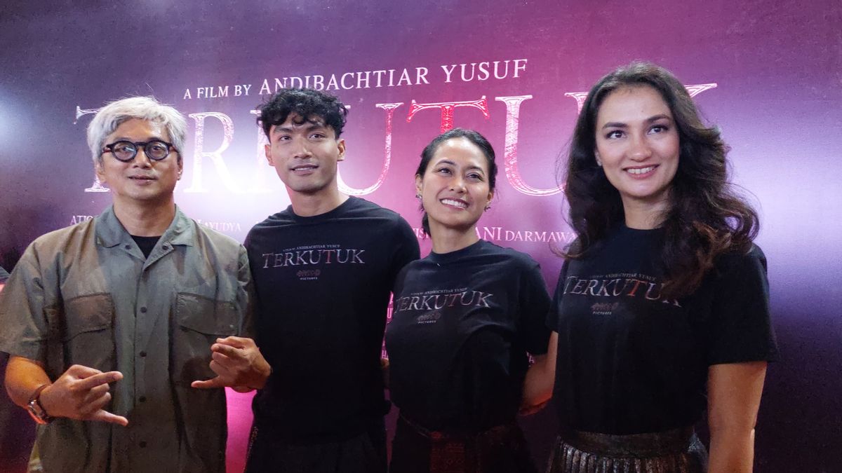 Atiqah Hasiholan Competes With Malaysian Actor Amir Ahnaf In The Film