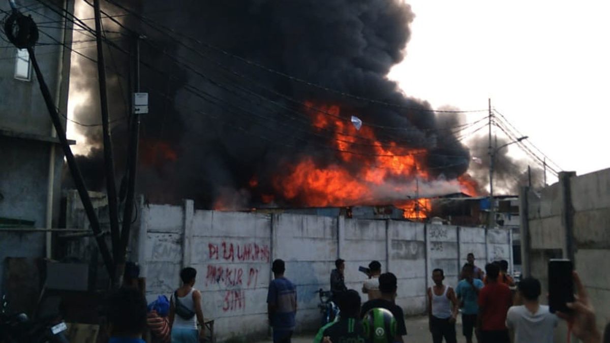 Fire In Penjaringan Jakut, 14 Firefighters Deployed