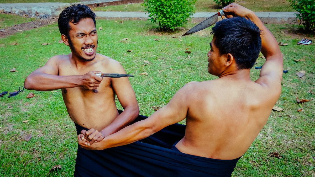 Sigajang Laleng Lipa: The Culture Of Mutual Insulting In The Sarong To Solve Problems