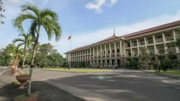 UGM澄清女学生被罚款500万印尼盾