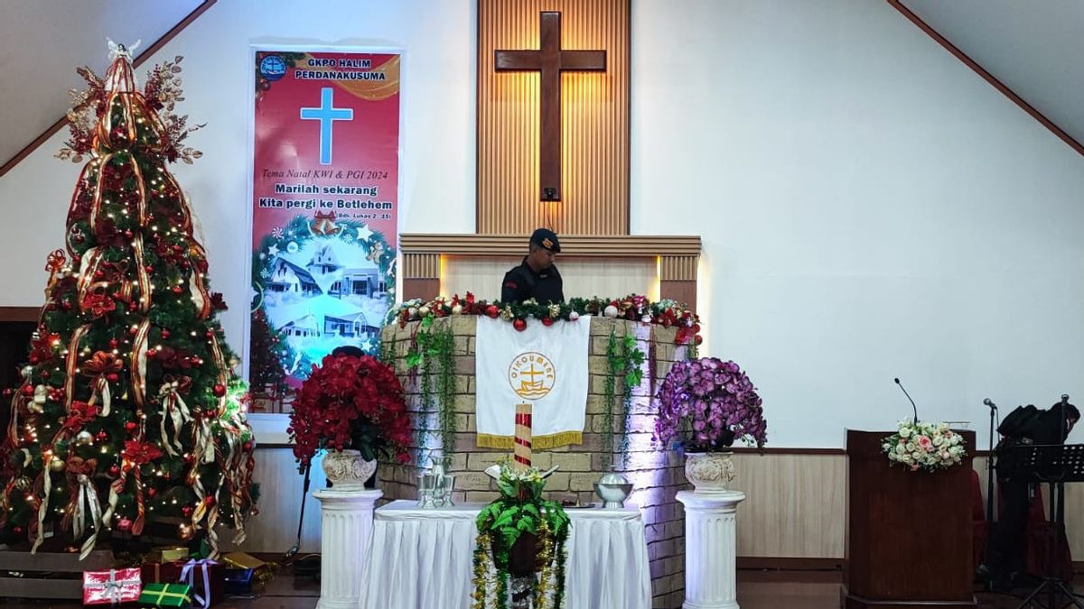 Tim Jibom Sterilisasi Sejumlah Gereja di Jaktim