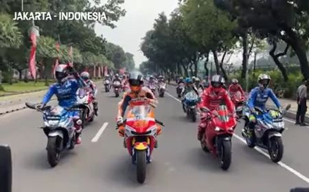 Para Pebalap MotoGP Disuguhi Air Mineral Dingin usai Parade, Enea Bastianini: Sedikit Panas di Sini