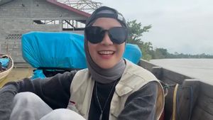 5 Potret Zaskia Adya Mecca Distribusikan Bantuan ke Aceh