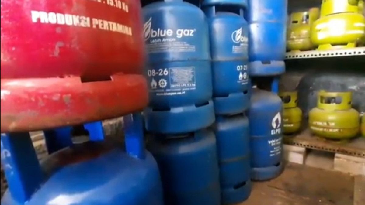 Gas Sellers Complain About The Rising Price of 12 Kilogram LPG By IDR 30 Thousand