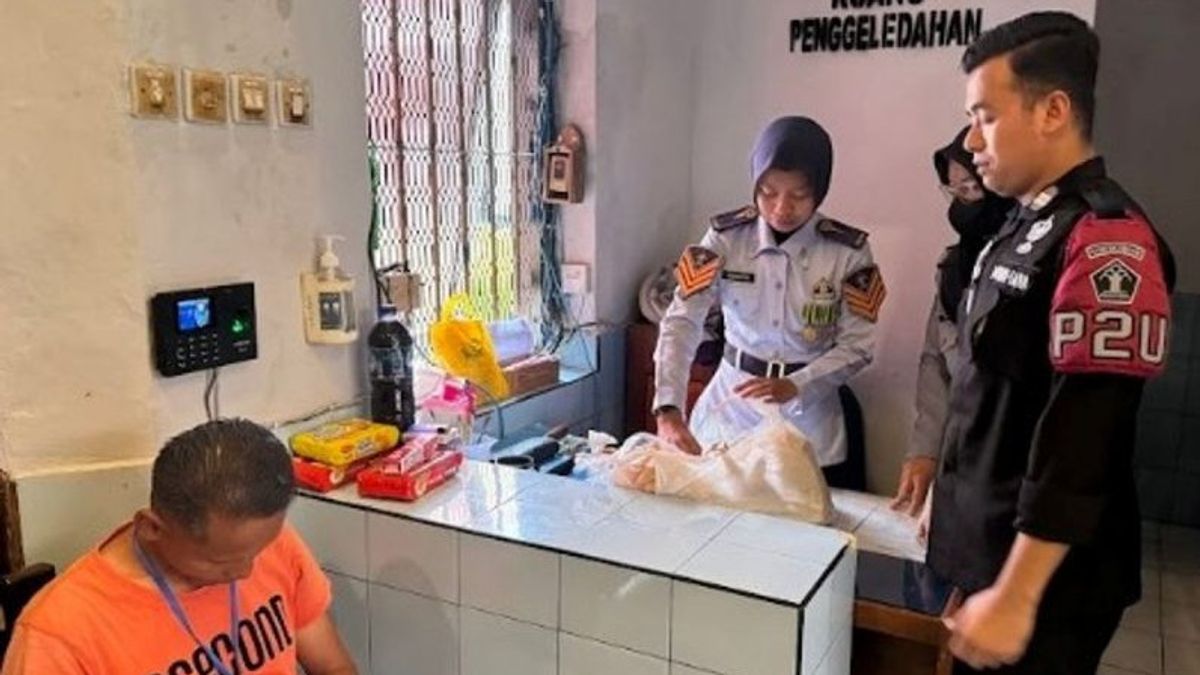Ponorogo Detention Center Fails To Smuggle Hundreds Of Dextro Pills In Rice Packaging