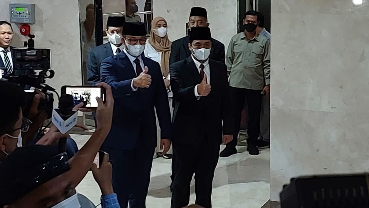 Anies Kenakan Jas Biru Tua, Kemeja Biru dan Dasi Merah Hadiri Rapat Paripurna DPRD Pengumuman Pemberhentian Gubernur DKI