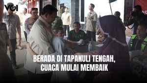 Presiden Prabowo Subianto Dipeluk Warga Terdampak Banjir