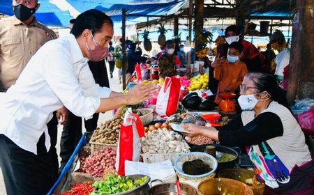 Diberi Bantuan Rp1,2 Juta dari Jokowi, Pedagang Pasar di Sumut: Baru Kali Ini Seumur Hidup Saya, Terima Kasih Bapak