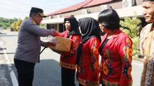 La police de Bulungan distribue un millier de colis de Bansos pour la communauté