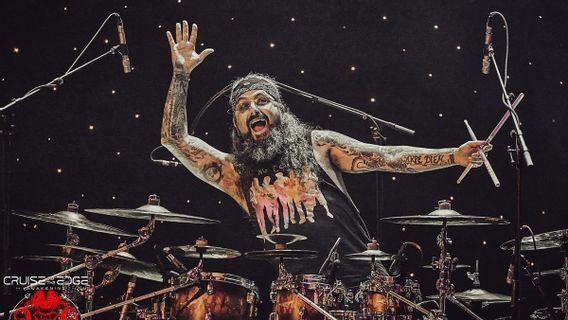 迈克·波特诺伊(Mike Portnoy)享受梦想剧《制作新专辑》的方式