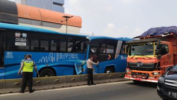 La Vitesse Du Bus Transjakarta Qui A Heurté Un Autre Bus Par Derrière A été Enregistrée à 55,4 Km / H