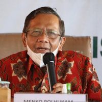Terima Laporan Komnas HAM Soal FPI, Mahfud MD: Kelompok Sipil Bawa Senjata Tajam Dilarang UU