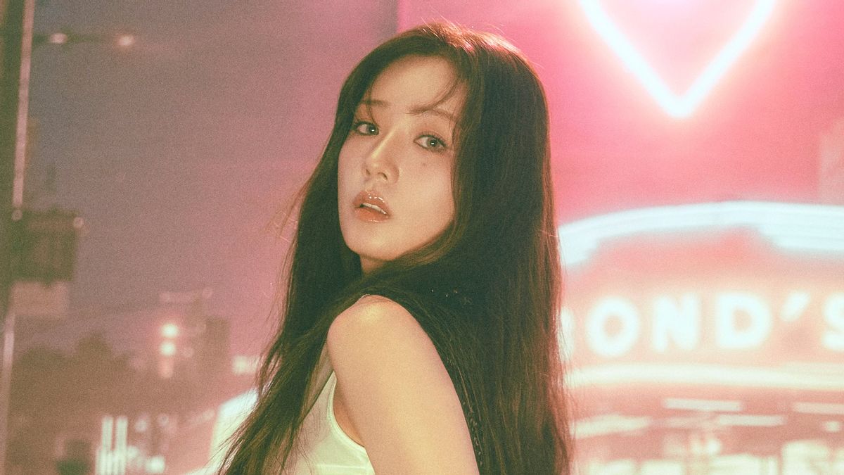 APink's Yoon Bomi Announces Wedding Date with Rado