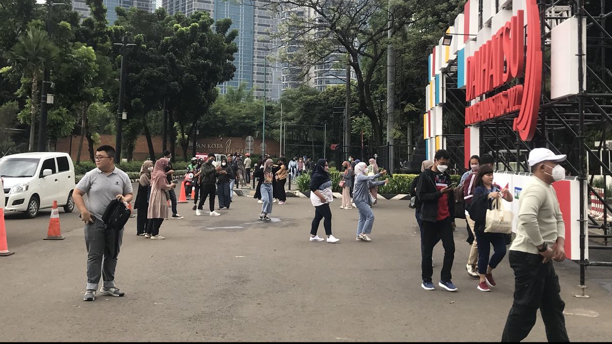 Jonatan Christie And Anthony Ginting Play, Fans Are Willing To Visit Istora Senayan Since Morning Even Though It's Raining