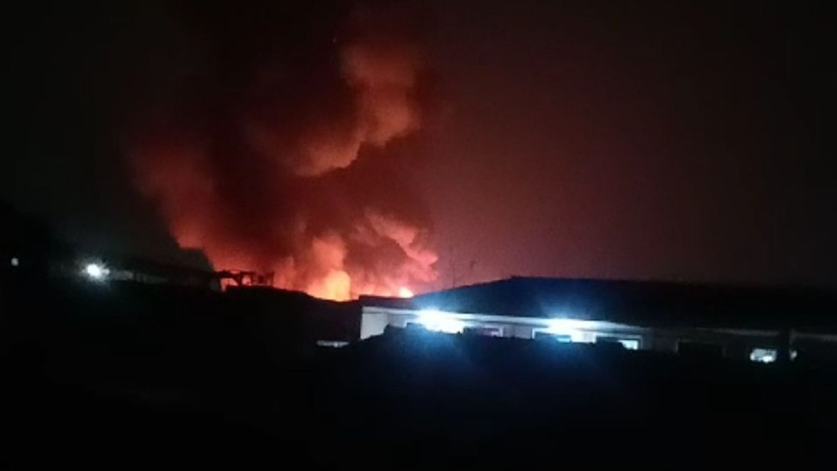 Plastic Field In Kalideres Burns, 13 Fire Units Deployed To Put Out The Fire
