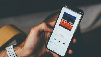 Appleはロック画面でサードパーティの音楽アプリのアルバムアニメーション再生を許可します