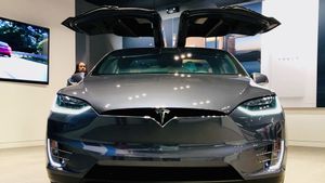 Tertarik Beli Mobil Tesla Model X? Wajib Baca Spek Lengkapnya