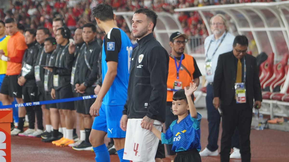 كالفين فيردونك فضولي حول الخبرة التي يدربها باتريك كلويفيرت في المنتخب الوطني الإندونيسي