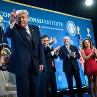 Trump Isyaratkan Operasi Militer ke Iran Berlanjut