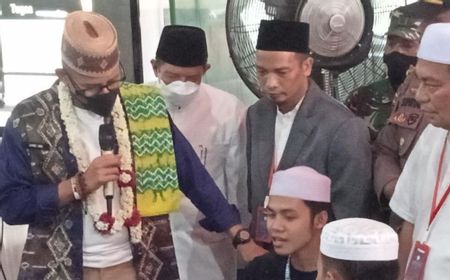 Sambangi Ponpes Darul Hijrah di Kalsel, Menparekraf Sandi Uno Dorong Para Santri jadi YouTuber