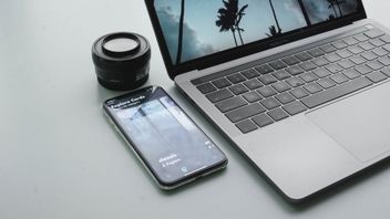 Apple Peringatkan Pengguna Macbook Pro Agar Tidak Sembarangan Menutup Webcam