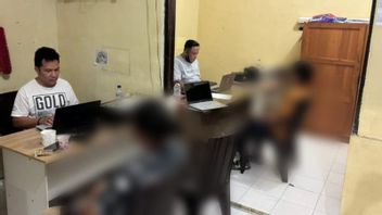 2 Mobile Fish Sellers Arrested By West Manggarai Police For Saving Methamphetamine