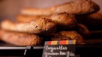 巴盖特成为法国最好的， 突尼斯移民为总统府供应面包