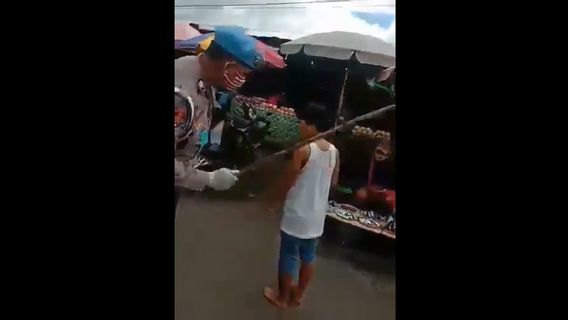 Pecut Pengunjung Pasar Tak Pakai Masker, 8 Polisi Diperiksa