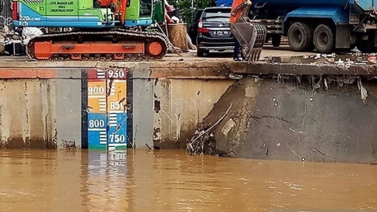 雅加达Diguyur Hujan,Pulogadung Siaga Tiga水闸和Bendung Katulampa Bogor Normal