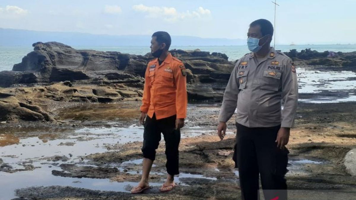 نهايات سعيدة في الحزن، والسياح من Cianjur فقدت موجات تدحرجت في شاطئ كارانغاو سوكابومي