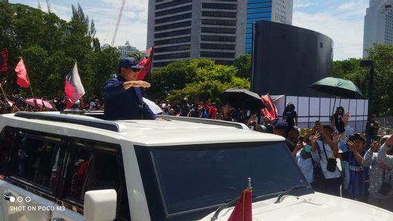  Presiden Prabowo Naik Maung Garuda Warna Putih Sapa Masyarakat di Jalan Sudirman  