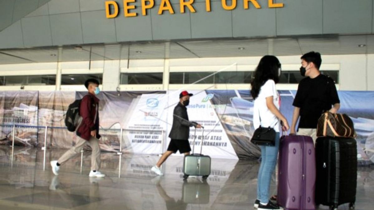 Petugas Keamanan Bandara Tangkap Pemalsu Sertifikat Vaksin di Bandara Hasanuddin Makassar 