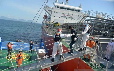 SAR Banda Aceh Evakuasi WN Bangladesh Sakit Wasir di Tengah Laut