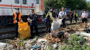 Antisipasi Kecelakaan, 50 Bangunan Liar di Kawasan Stasiun Senen Dibongkar